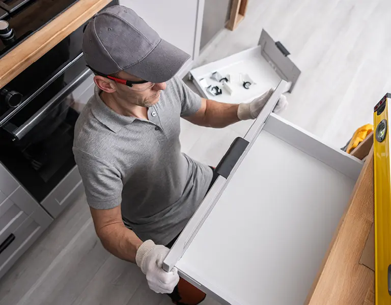 Einbau einer Schublade